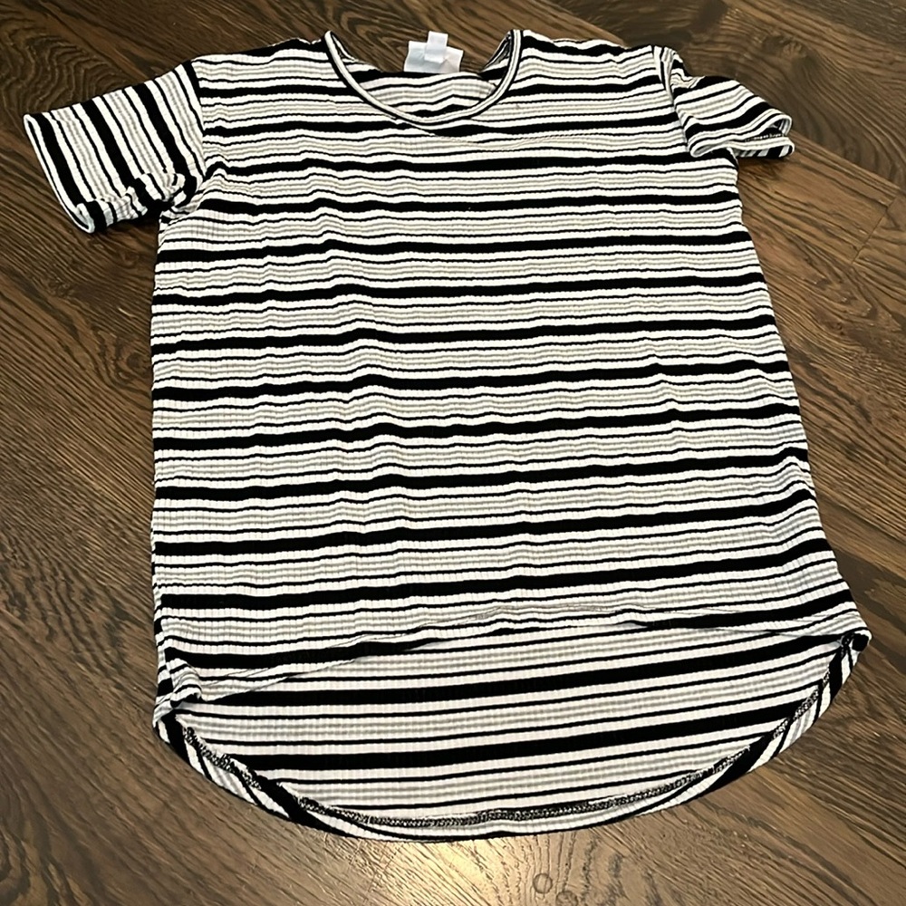 girls high low shirt (perfect for leggings)